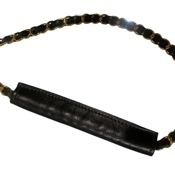 Vintage 80’s CHANEL buttery leather drawstring bucket crossbody bag - Picture 5 of 9